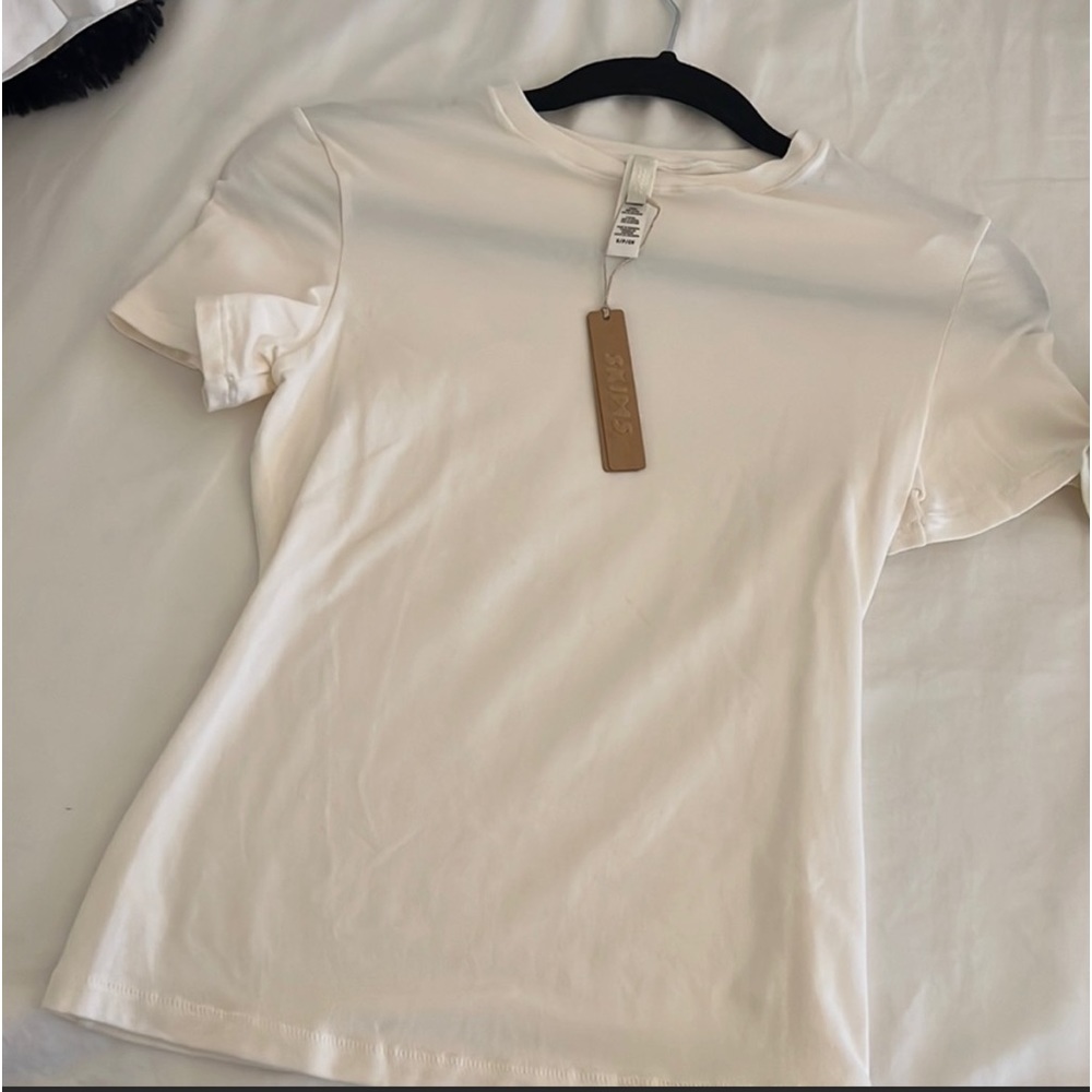 SKIMS never worn new with tags white tee perfect condition